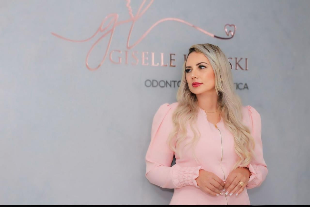 Dra. Giselle Lipinski, dentista em Curitiba - PR